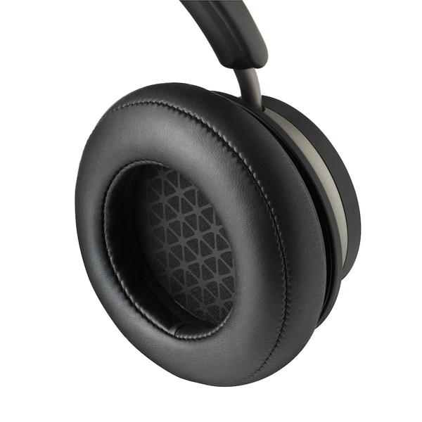 DALI-IO-6-iron-black-ear-pads